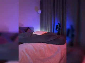 WhoreMira  live sex cam