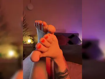 WhoreMira  live sex cam