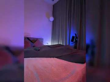 WhoreMira  live sex cam