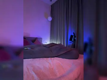 WhoreMira  live sex cam