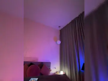 WhoreMira  live sex cam