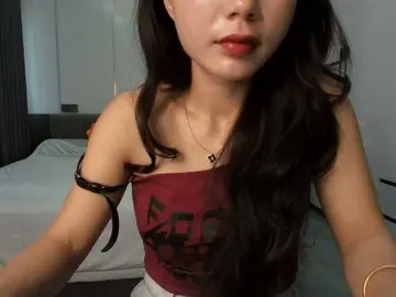 Rinta98  live sex cam