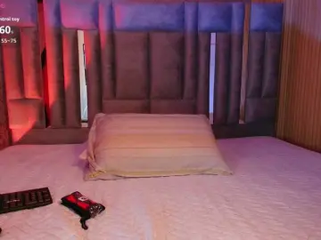 Hollyvega  live sex cam