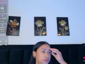 Hollyvega  live sex cam