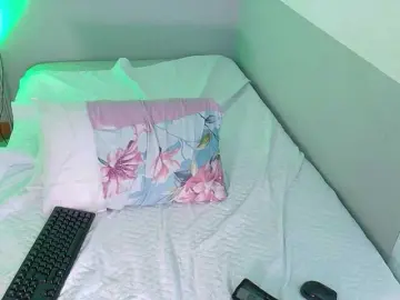 Hollyvega  live sex cam