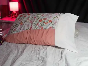 Hollyvega  live sex cam