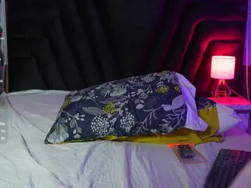 Hollyvega  live sex cam