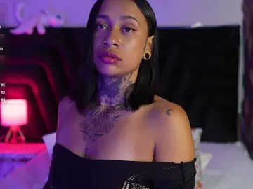 Hollyvega  live sex cam