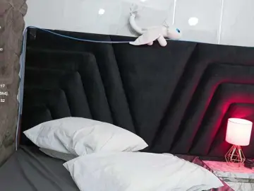Hollyvega  live sex cam