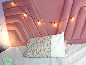 Hollyvega  live sex cam