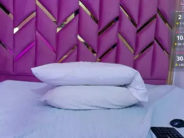 Hollyvega  live sex cam