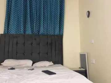 Chocolate-Goddess  live sex cam