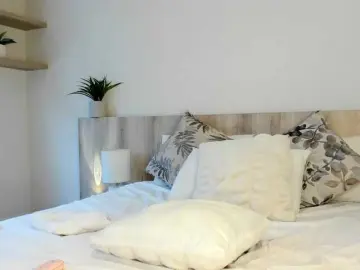 Cinnamon-Lips  live sex cam