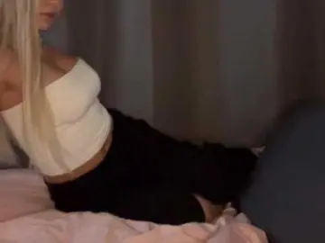 AuraBelle  live sex cam