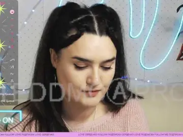 WickedButShy  live sex cam