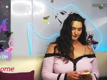 WickedButShy  live sex cam
