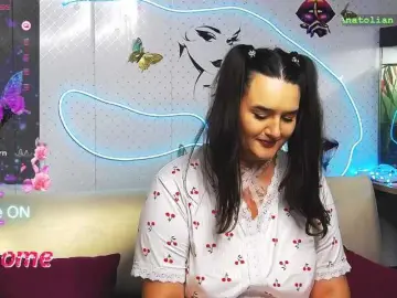 WickedButShy  live sex cam