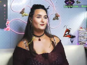 WickedButShy  live sex cam