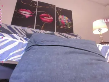 Yiovanna  live sex cam