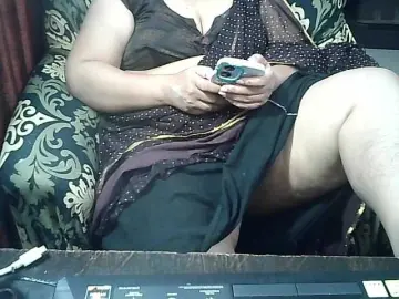 Indianbhabhimilf40  live sex cam