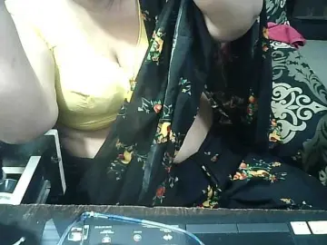 Indianbhabhimilf40  live sex cam