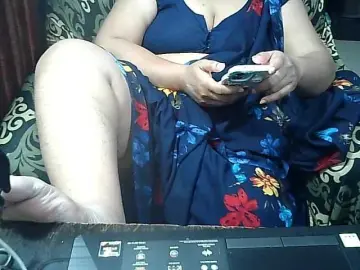 Indianbhabhimilf40  live sex cam