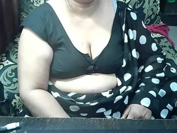 Indianbhabhimilf40  live sex cam