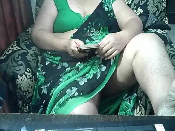 Indianbhabhimilf40  live sex cam