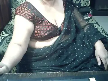 Indianbhabhimilf40  live sex cam