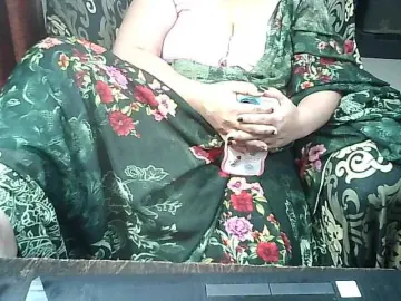 Indianbhabhimilf40  live sex cam