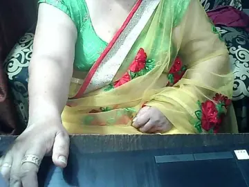 Indianbhabhimilf40  live sex cam