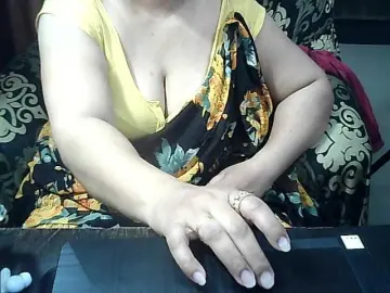 Indianbhabhimilf40  live sex cam