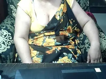Indianbhabhimilf40  live sex cam