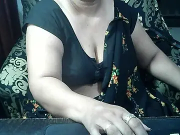 Indianbhabhimilf40  live sex cam