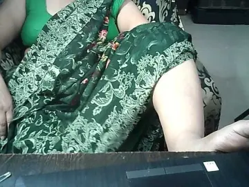 Indianbhabhimilf40  live sex cam