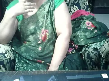 Indianbhabhimilf40  live sex cam