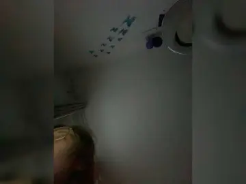 Lili-42  live sex cam