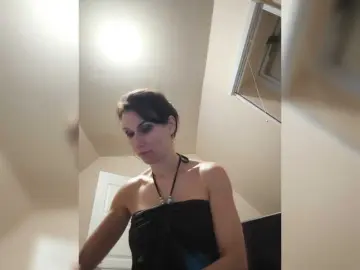 SEXYQUEEN55  live sex cam