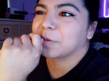 Kimmiakiss22  live sex cam