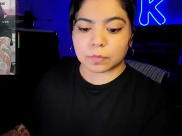 Kimmiakiss22  live sex cam