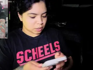 Kimmiakiss22  live sex cam