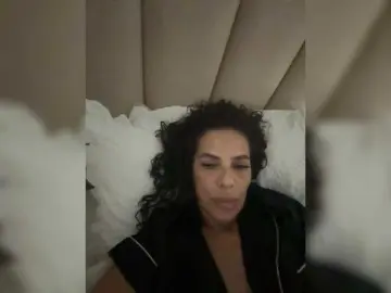 LadyVelvet22  live sex cam