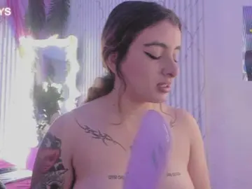Naomy-tay1  live sex cam