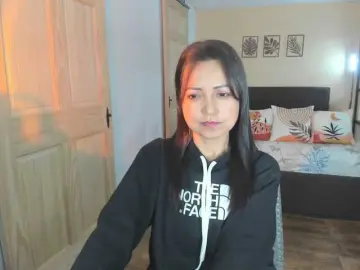 Carlin1511  live sex cam