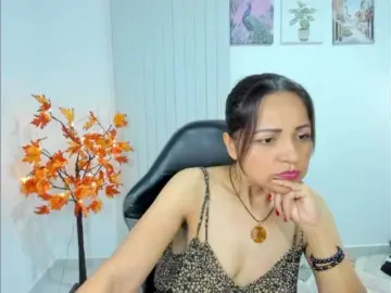 Carlin1511  live sex cam