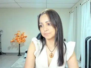 Carlin1511  live sex cam