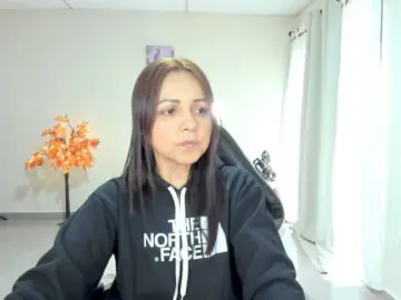 Carlin1511  live sex cam