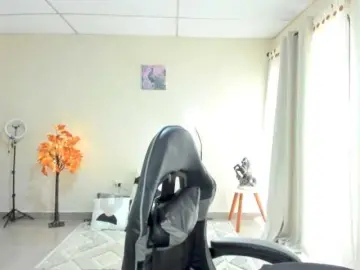 Carlin1511  live sex cam