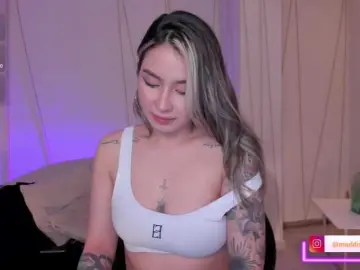 MaddisonCollins  live sex cam