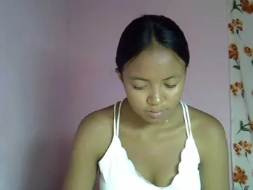 Nickylouama  live sex cam